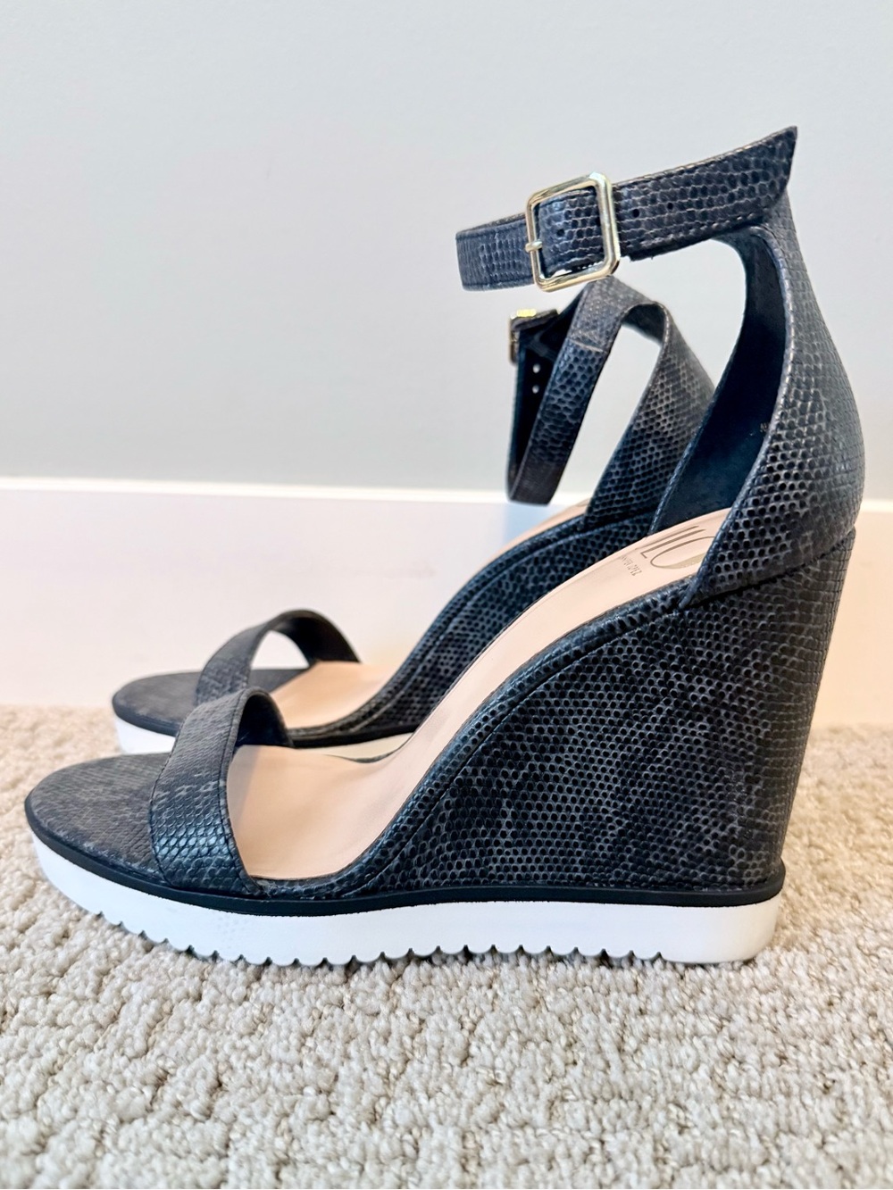 JLO Jennifer Lopez J Wayne Black Platform Wedge Sandals Size 8 Ankle Strap - Picture 3 of 6